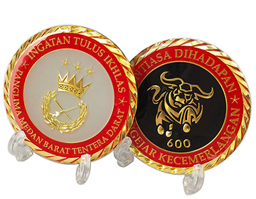 Wholesale personalizado Royal Malasian Navy Souvenir Challenge Coin con caja de acrílico